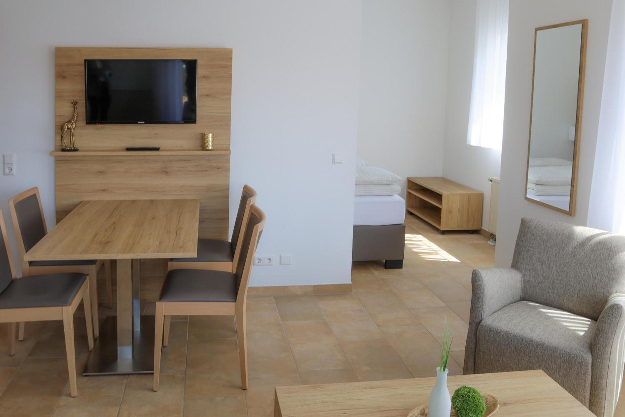 Hotel Adler Nattheim Bagian luar foto