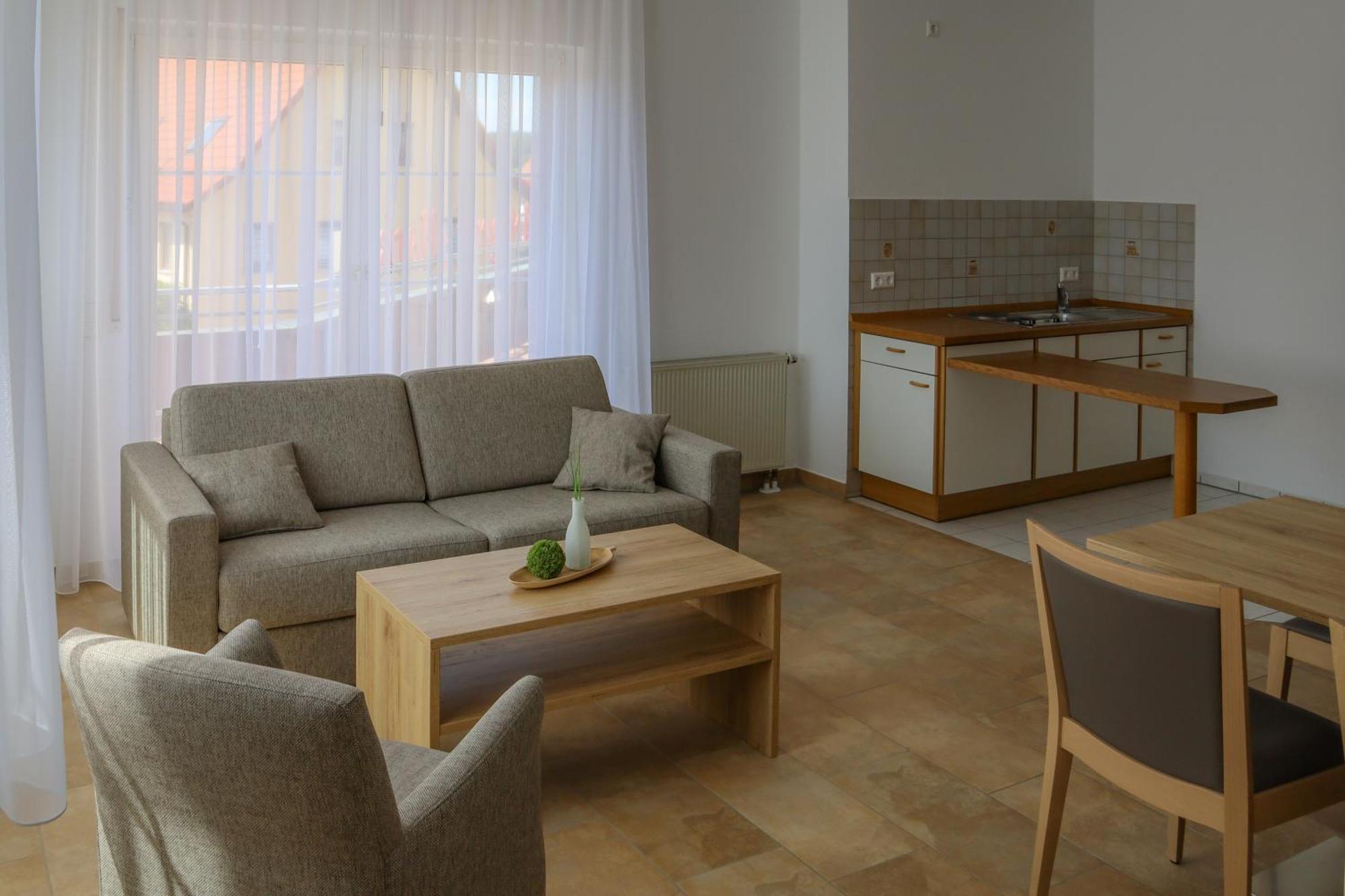 Hotel Adler Nattheim Bagian luar foto