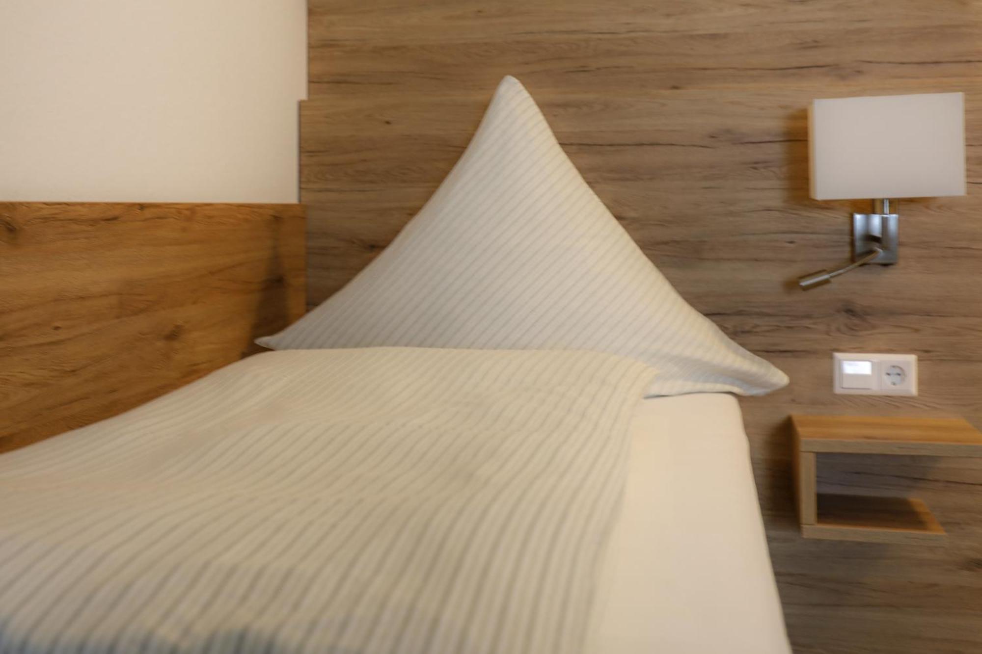 Hotel Adler Nattheim Bagian luar foto