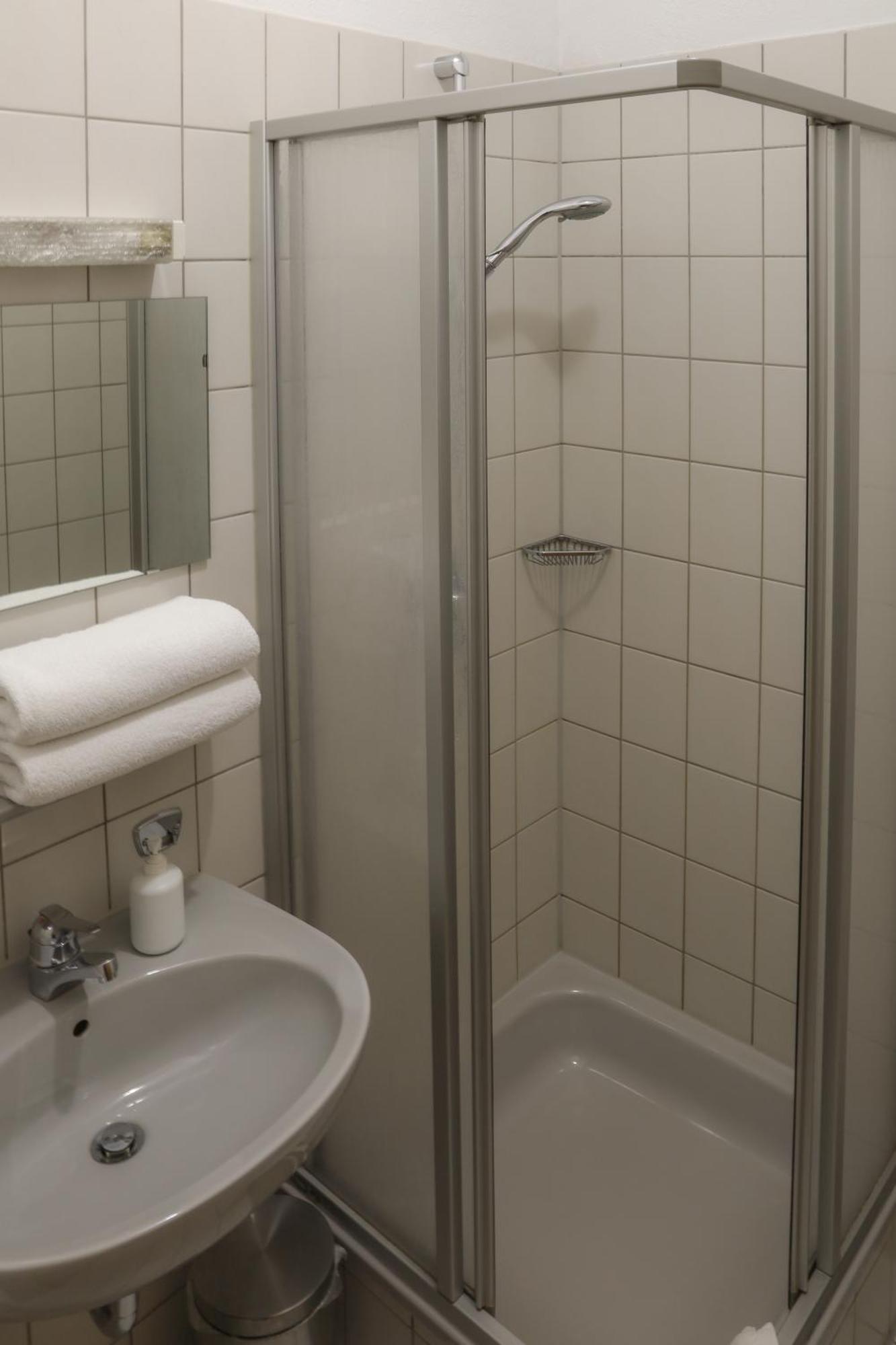 Hotel Adler Nattheim Bagian luar foto